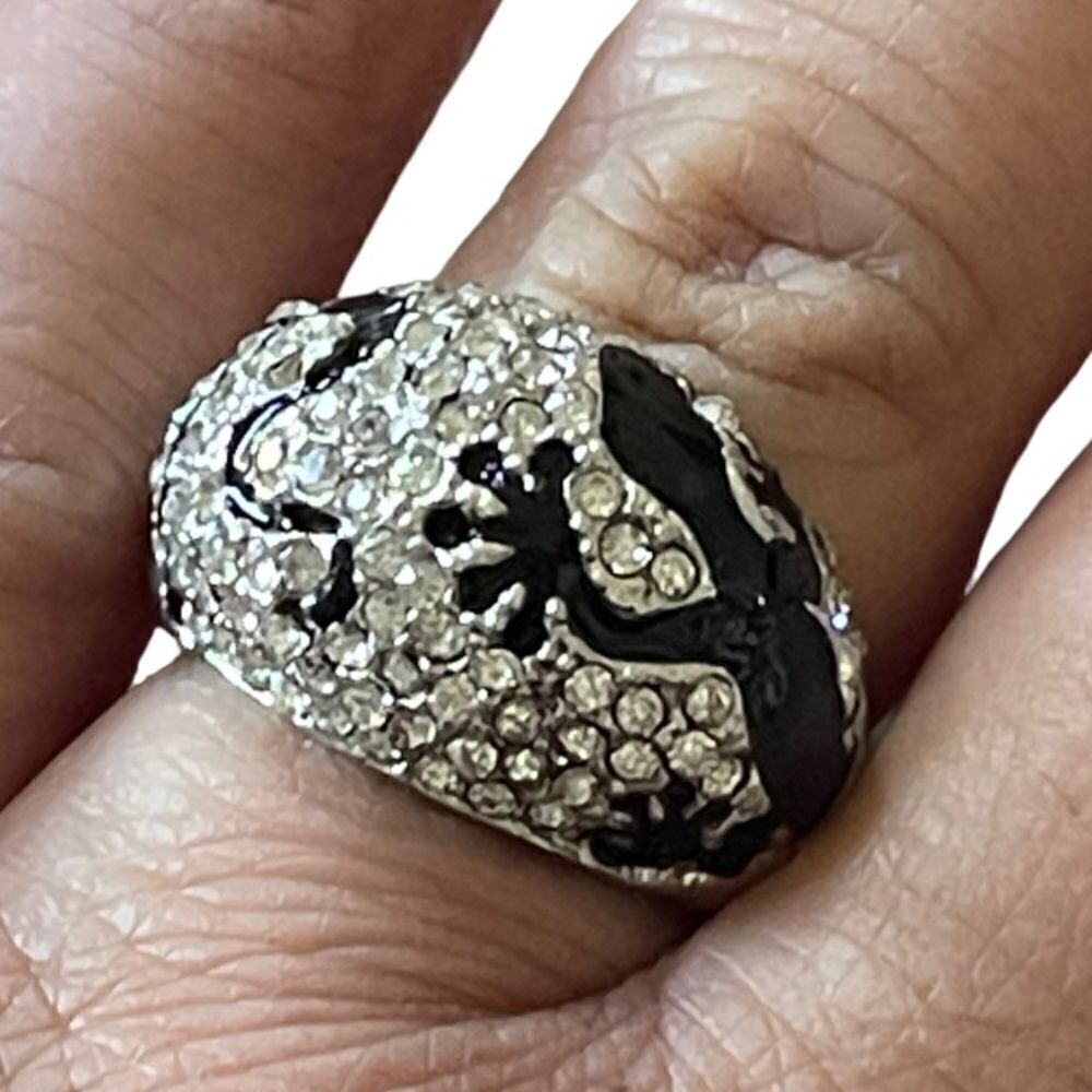 NWT rhinestone ring with black gecko design ring US size 8